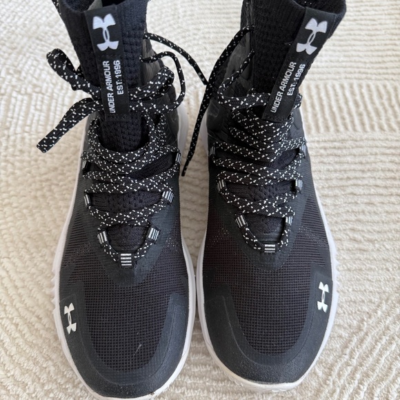 Under Armour women’s Highlight Ace 2.0 Volleyball Athletic Size 9 - Picture 4 of 8